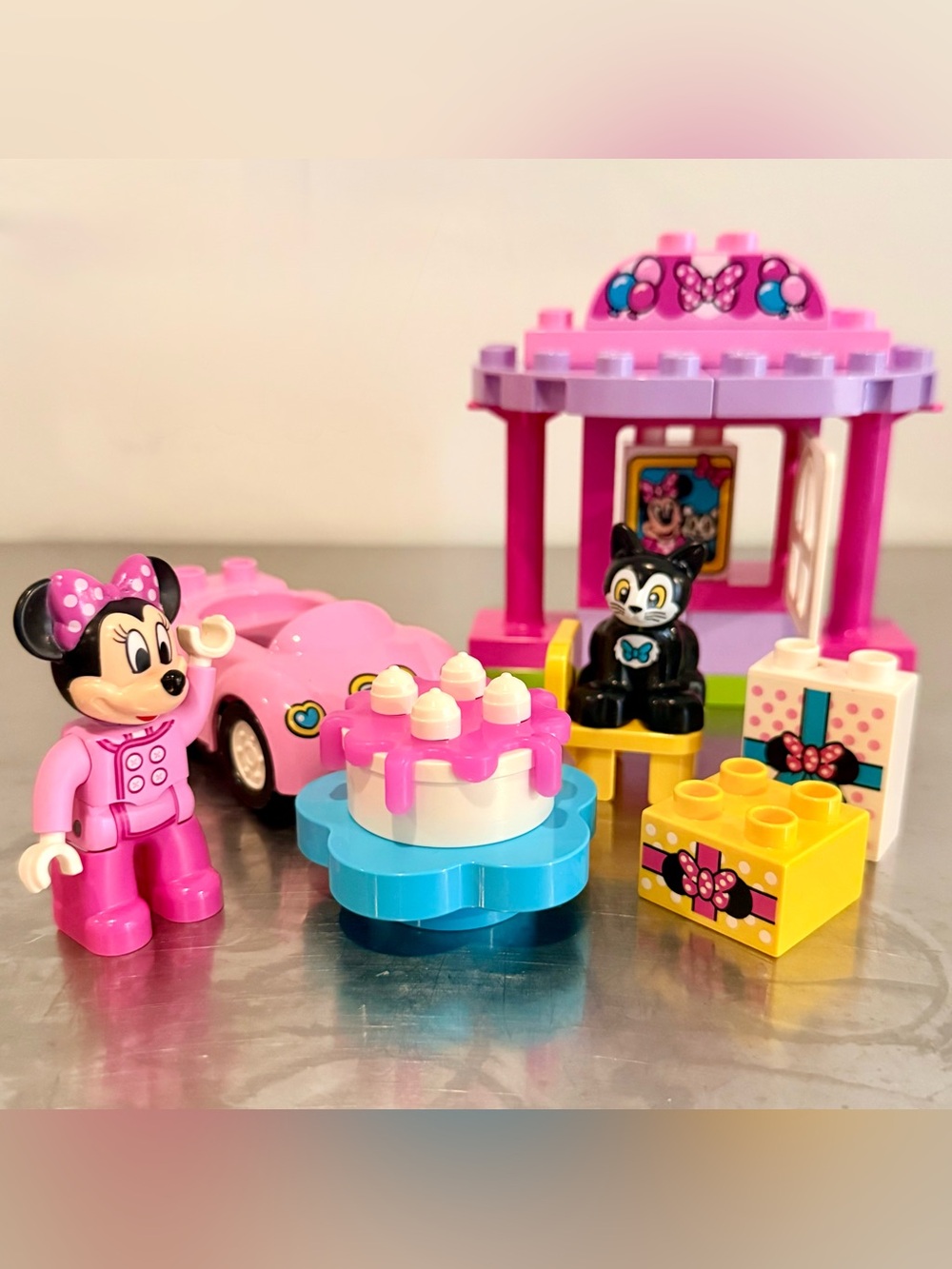 LEGO DUPLO Minnie's Birthday Party 10873 Building Blocks Disney Mouse 21 Pieces